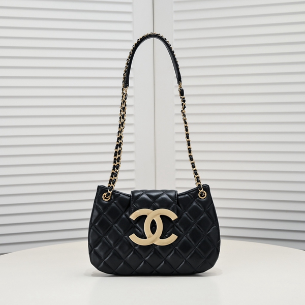 シャネルバッグ正面デザイン